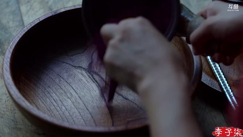 我在斗鱼看李子柒liziqi直播美食