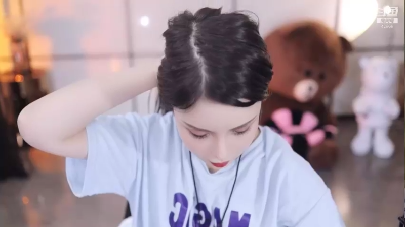 【2021-12-25 23点场】苏恩Olivia：苏恩：我来啦啦啦啦 圣诞节快乐宝贝