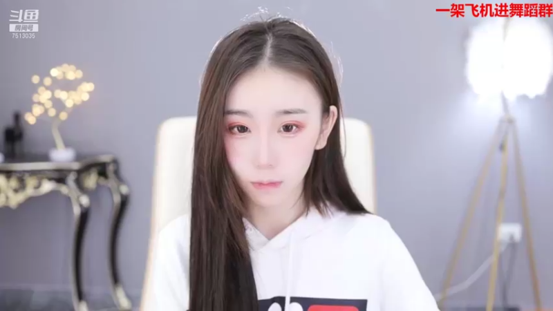 【2021-12-27 11点场】熊小怡呀：开播啦开播啦 7513035