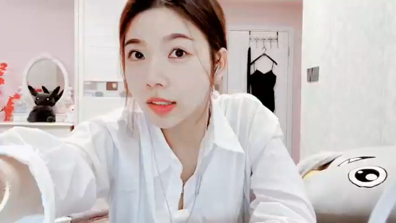 【2021-12-29 19点场】丽亚celiahunne：小姨子：要越来越好哦