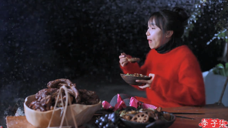 我在斗鱼看李子柒liziqi直播美食