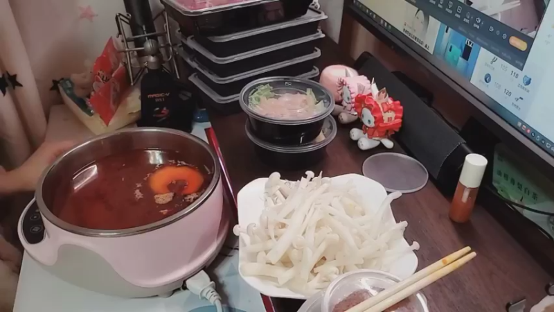 【2022-01-01 19点场】一块奶凶的年糕：新年第一顿小火锅~