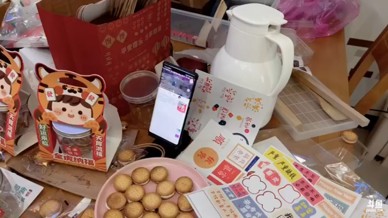 【2022-01-01 16点场】小艾同学呢：祝我生日快乐，两点半给大家直播做零食～