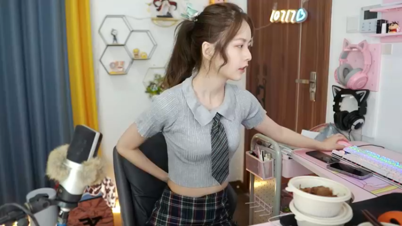 【2022-01-02 10点场】传情小小：18岁妙龄少女的直播间！