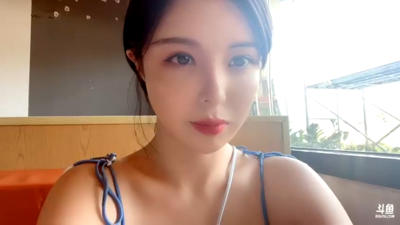 【2022-01-02 14点场】苏恩Olivia：苏恩：开始休假啦 三亚户外见宝贝们