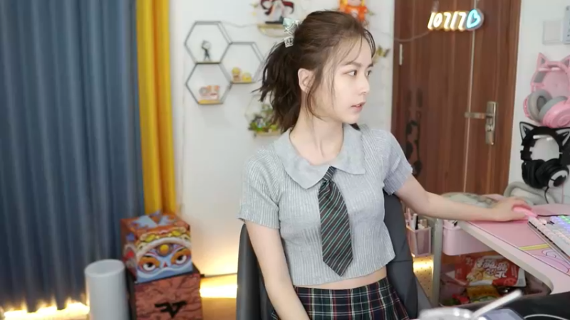 【2022-01-02 16点场】传情小小：18岁妙龄少女的直播间！