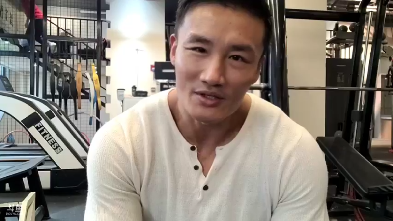 【2022-01-02 15点场】黑人毅：三亚奔跑吧跨年秀出发上岛