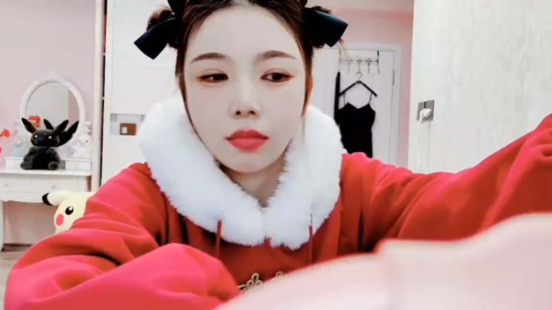 【2022-01-02 12点场】丽亚celiahunne：小姨子：新年快乐