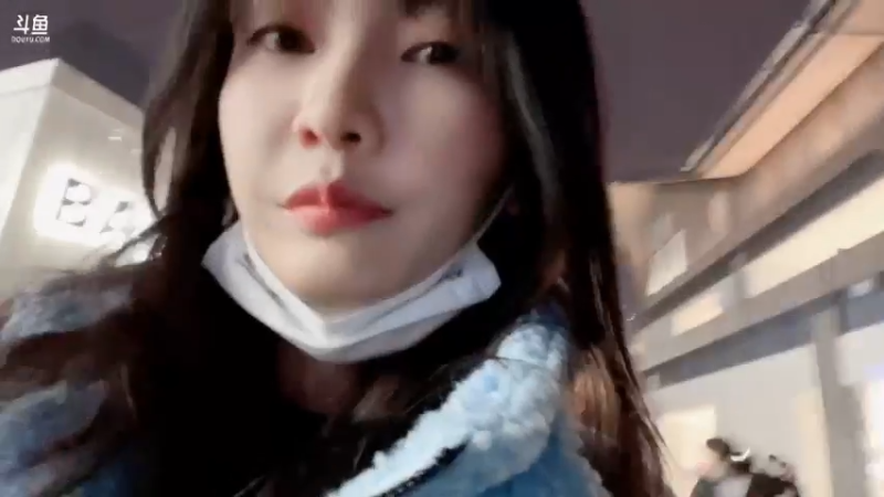 【2022-01-02 22点场】叶知秋Vanessa：赶飞机去成都 预计9:30户外