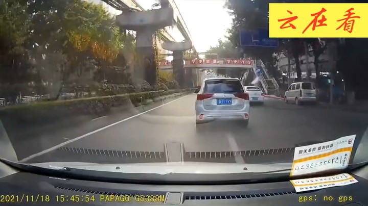 路不宽敞就别老是超车