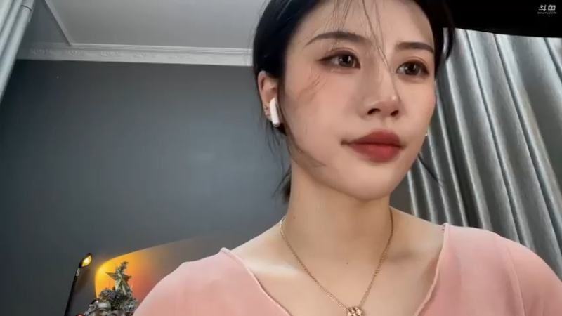 【2022-01-03 20点场】青台miss：1011 最近家里网不好 手机直播