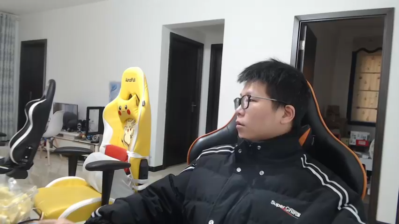 【2022-01-03 10点场】余小C真的很强：余小C：余人来了，早上好！