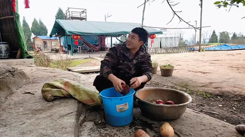 【2022-01-03 13点场】川味箩卜：和榜一大哥出去走一走
