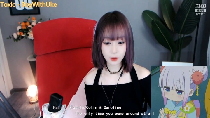 困困挺喜欢穿黑色衣服的，挺有气质的