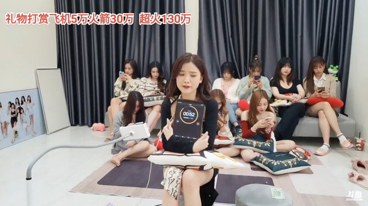 龙哥唱歌还是有钱啊，可爱
