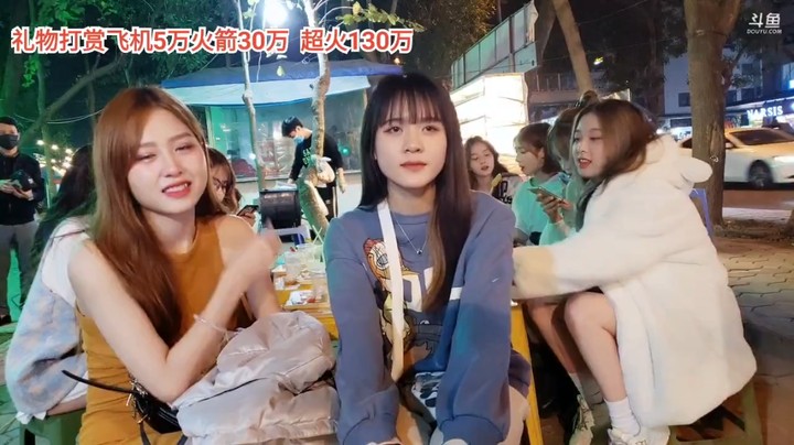 大海帮可爱多拉票，可爱多拘谨了啊