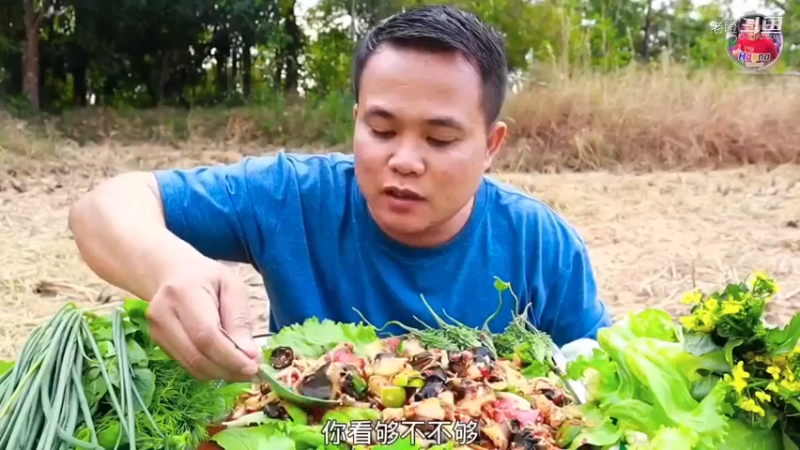木瓜沙拉配又大又脆的田螺肉，鸟屎苦瓜