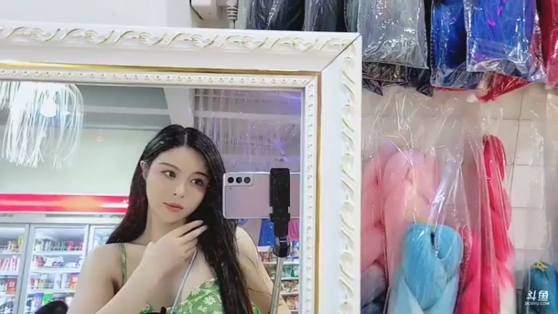【2022-01-04 18点场】苏恩Olivia：苏恩：三亚户外哦