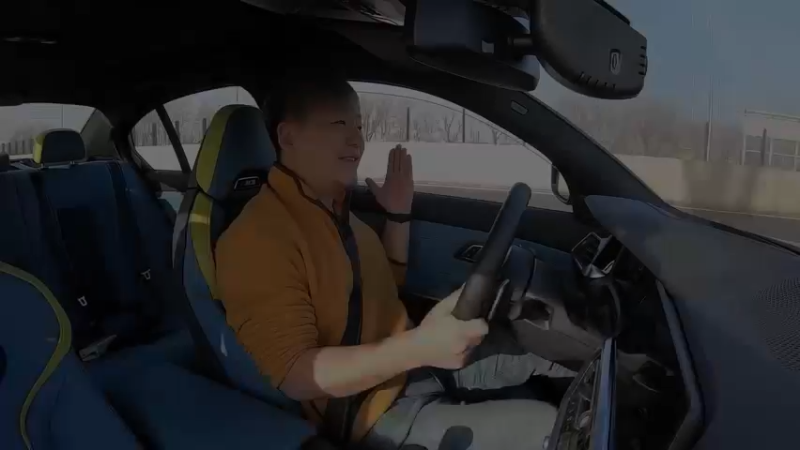 宝马M3：脚下控制的不是油门，而是拉住一头野兽的缰绳