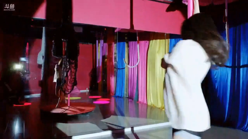 我在斗鱼看沫沫同学丶直播舞蹈
