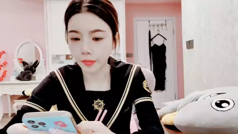 【2022-01-06 13点场】丽亚celiahunne：小姨子：新年快乐
