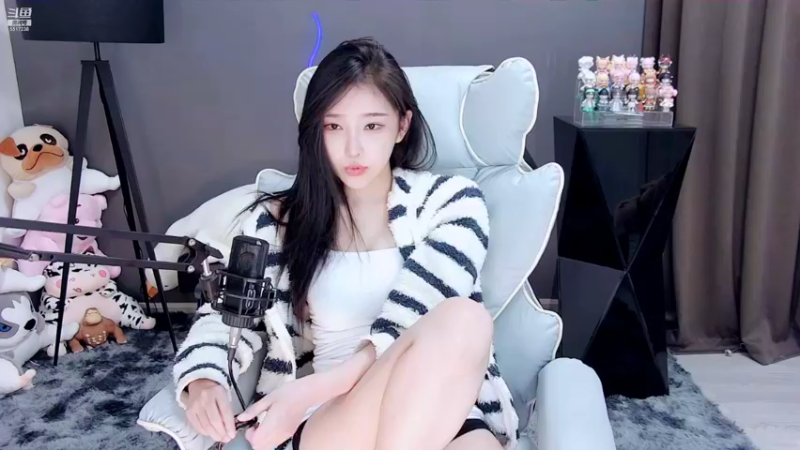 【2022-01-07 01点场】VIVI小小酥：狗宝们九点见啦！！！