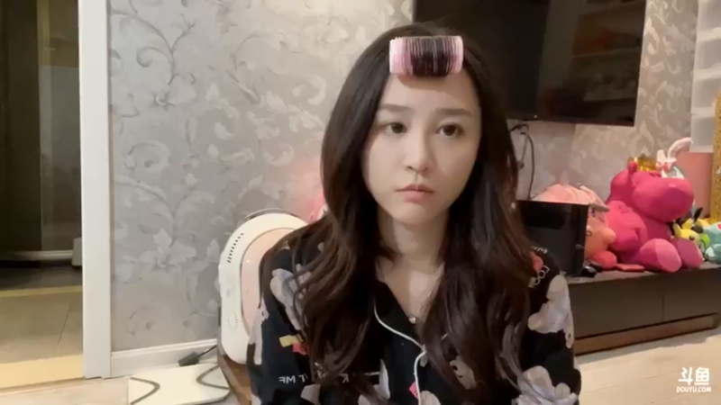【2022-01-06 22点场】钱蓓婷起床了没：拆礼物环节