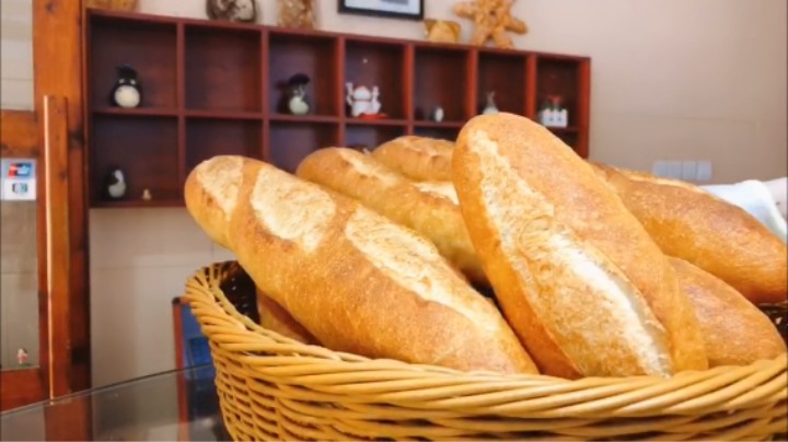 法棍，法国人的主食面包，无糖无油，制作工艺很讲究！