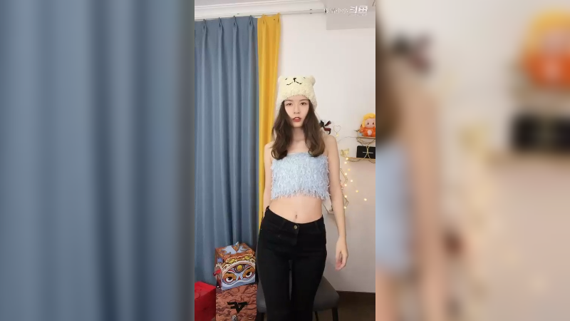 今天出道了，傻子也有春天，今晚与神秘男子一起游戏，前不秃后不翘.mov