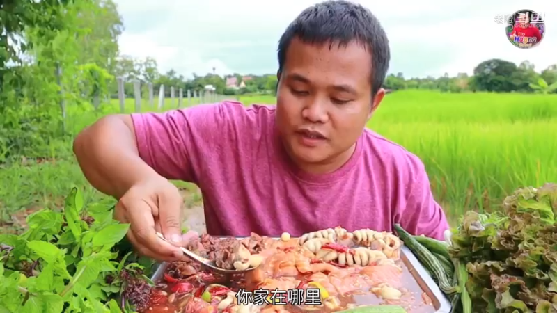 三文鱼刺身搭配嘎嘣脆鱿鱼