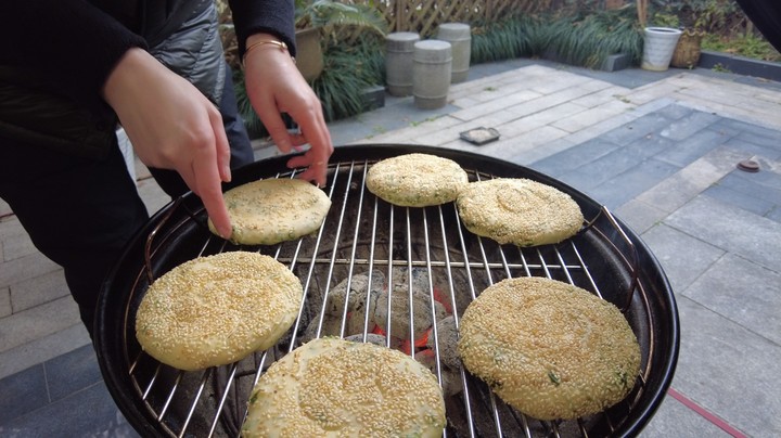 烤葱香围炉烧饼