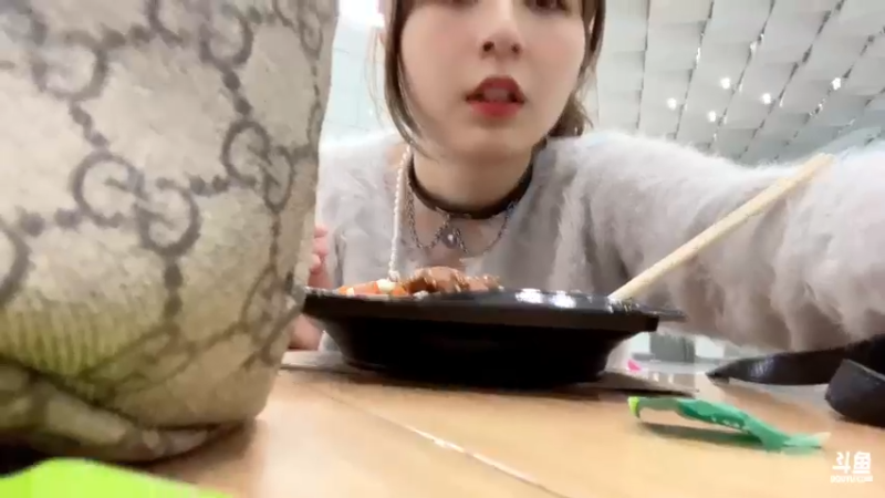 【2022-01-10 12点场】传情小小：斗鱼一姐传情小小