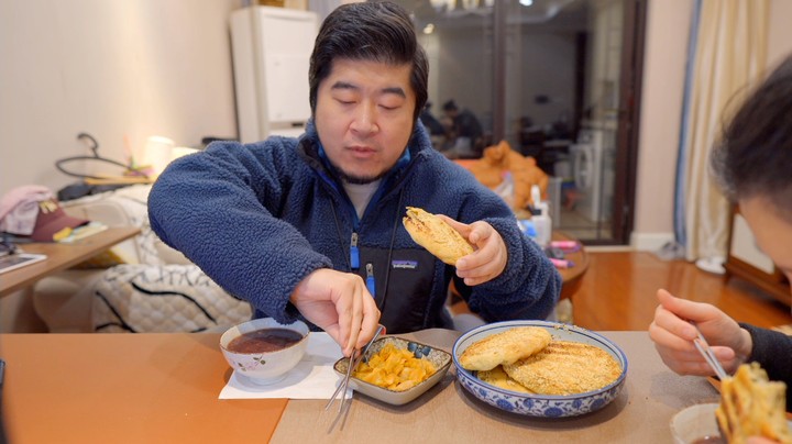 腊八粥配烧饼 还有烤地瓜