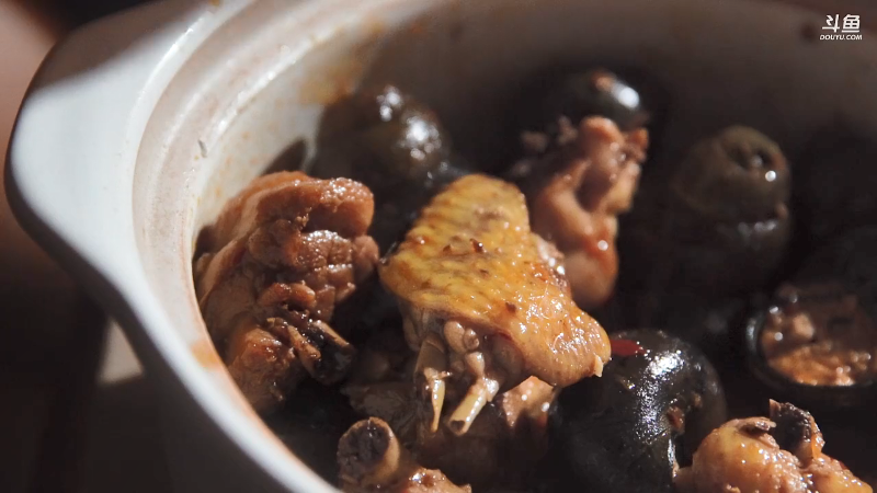 我在斗鱼看野食小哥直播美食