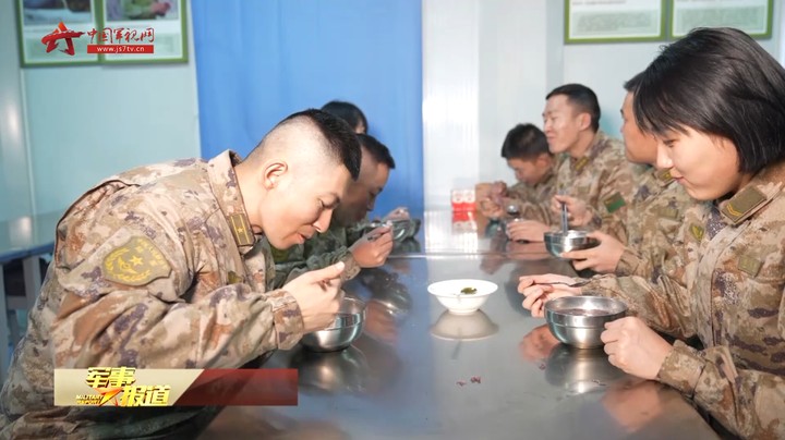 粥香飘“腊八” 温情暖军营