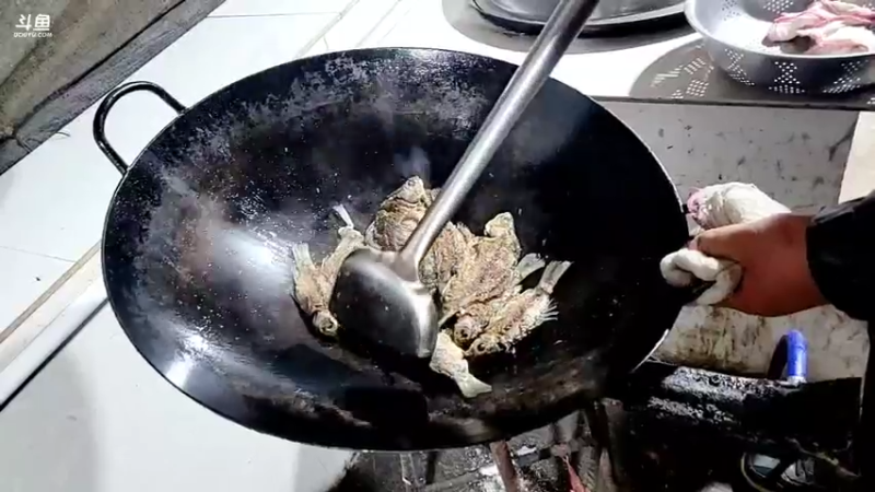 【2022-01-13 19点场】洪湖小肖：今天挖黄鳝