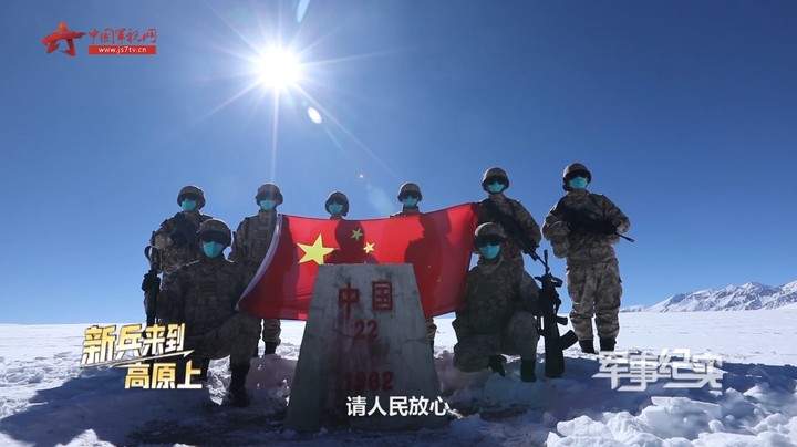 中国！无以言表的感动 边防新兵为界碑描红
