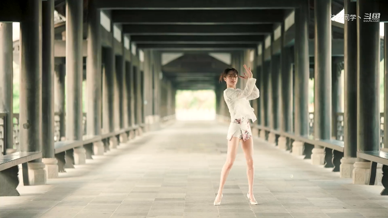 我在斗鱼看沫沫同学丶直播舞蹈