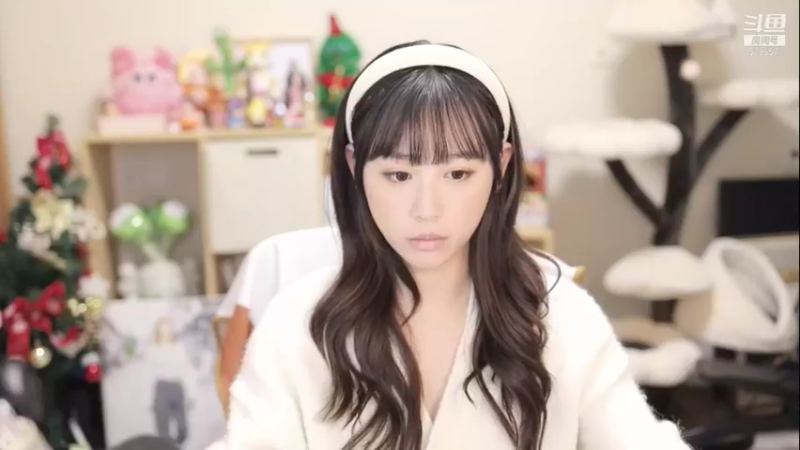 【2022-01-15 19点场】钱蓓婷起床了没：救救我吧 太南了