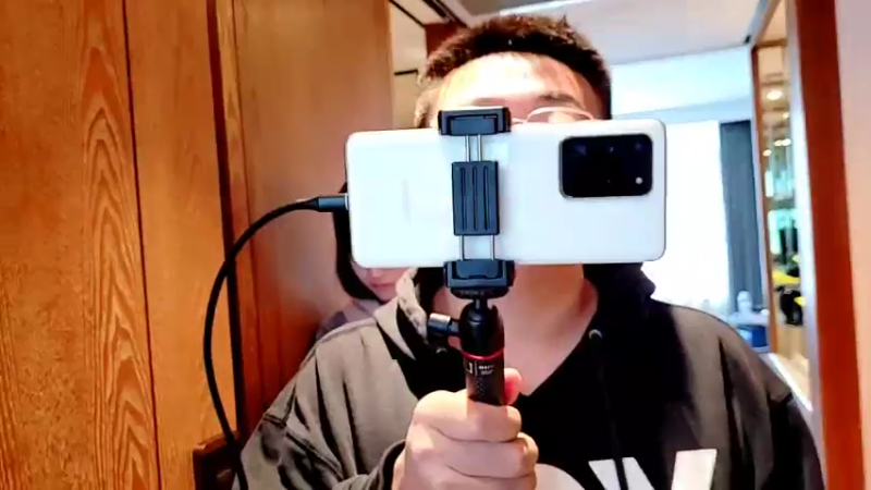 【2022-01-15 12点场】逐梦兄弟：10点《蹲勇者》分别