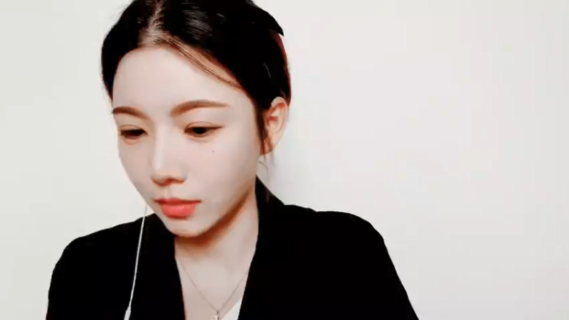 【2022-01-16 11点场】丽亚celiahunne：小姨子：配眼镜前少播播