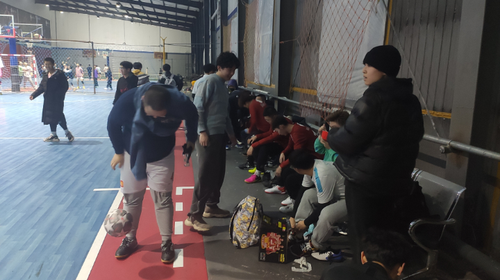 小组赛第一场，铁人中学对战二中
