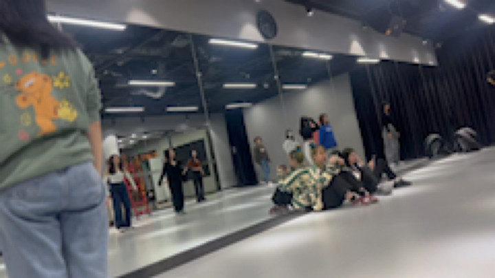 我就是锻炼锻炼体力 这下好了... 腰更痛了[鲨鱼娘内伤][鲨鱼娘内伤][鲨鱼娘内伤]