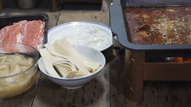 我在斗鱼看野食小哥直播美食