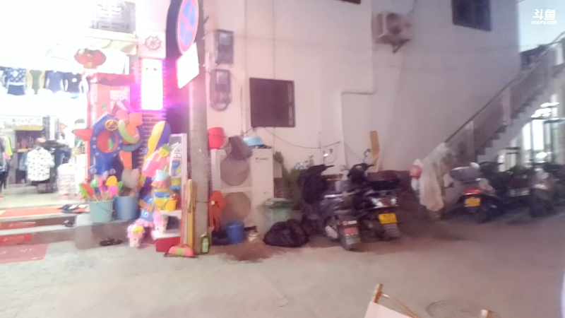 我在斗鱼看XX是个坏女人直播户外