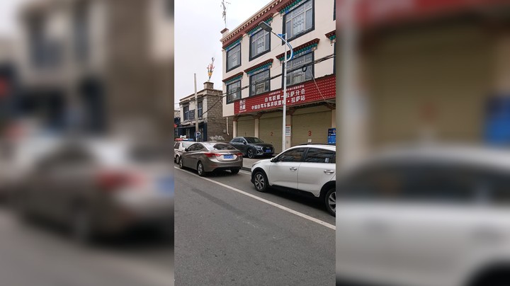 拉萨下雪了