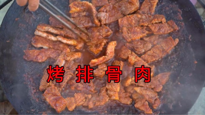 分享妈妈烤排骨肉全过程，烤得滋滋冒油，看着忍不住流口水！