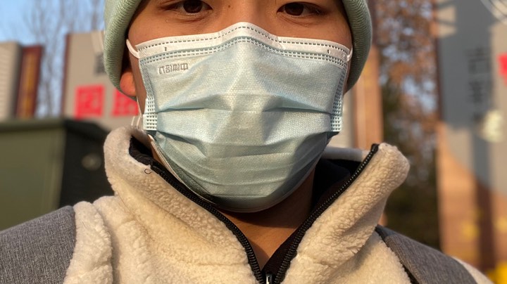 嗯