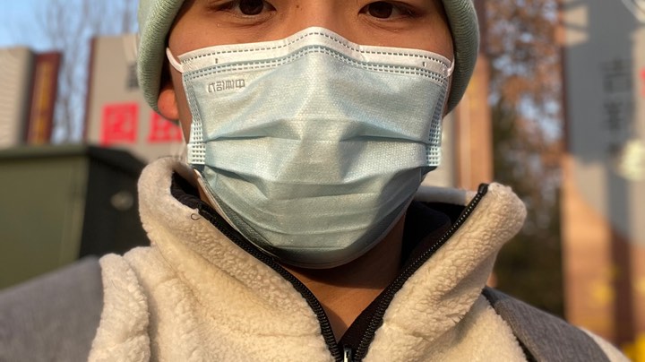 嗯