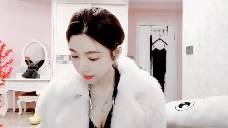 【2022-01-23 13点场】丽亚celiahunne：小姨子：配眼镜前少播播